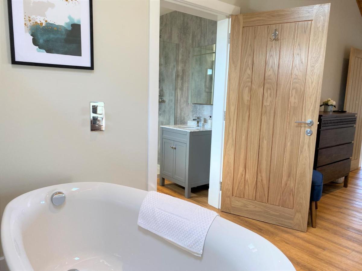 Pheasant Lodge With Hot Tub Forgandenny Exterior foto